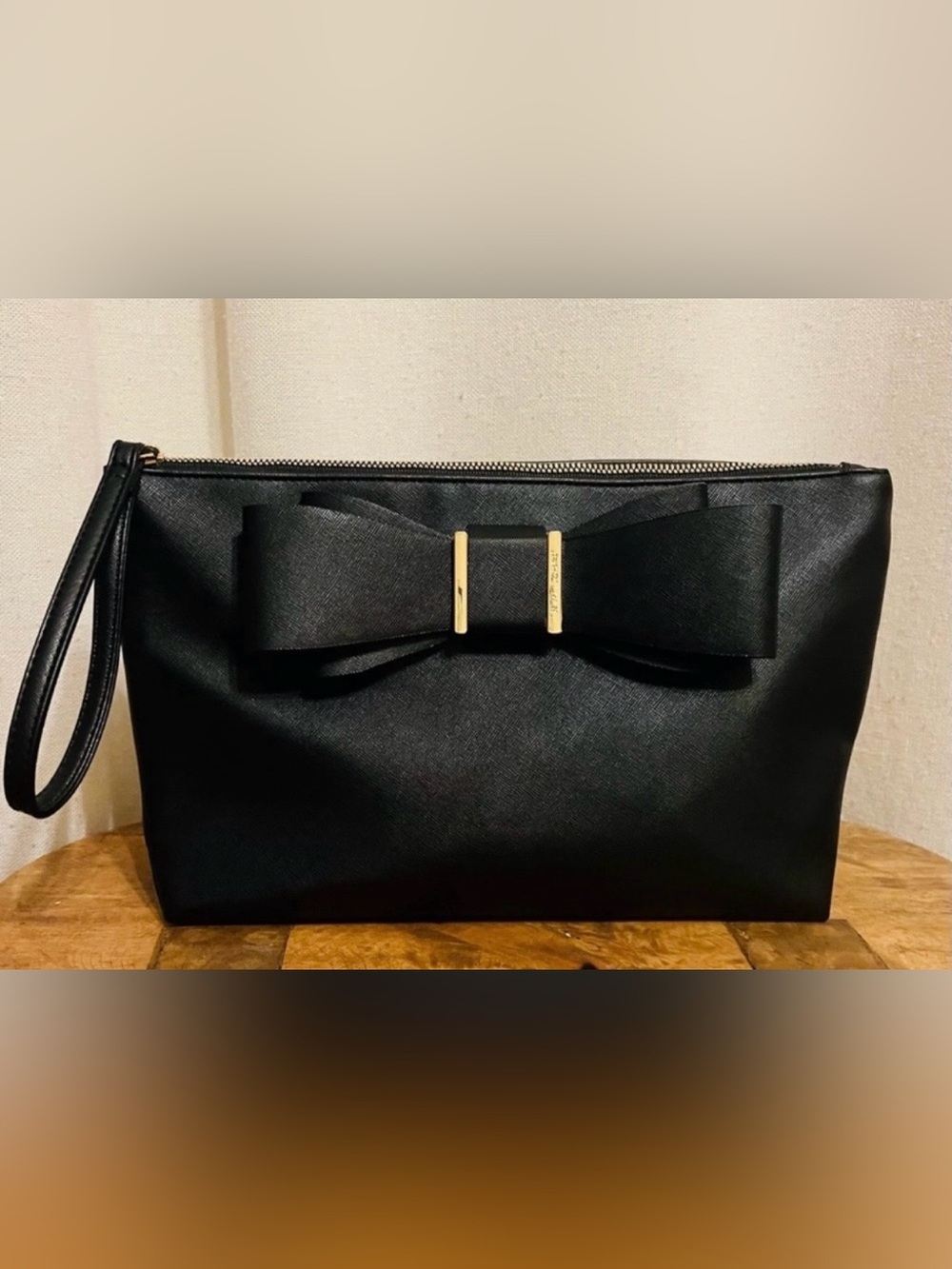 ✨ EXCELLENT CONDITION ✨ Betsey Johnson Black Bow Clutch 13”